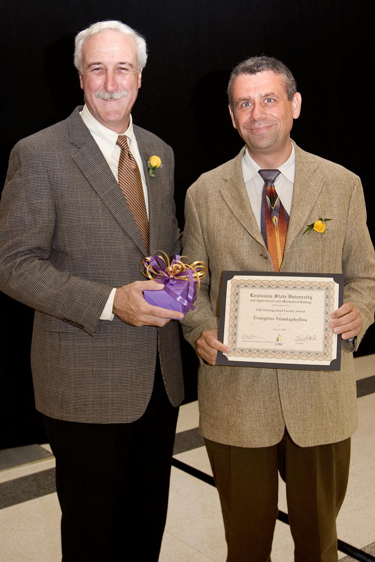 Dr. Evangelos Triantaphyllou & Chancellor O'Keefe in the 2006 Awards Ceremony at LSU